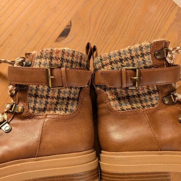 Circus by Sam Edelman Fuzzy Hiking Boots Size 8 - Picture 11 of 12